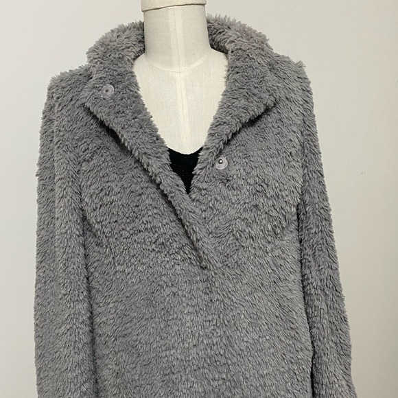 Kenneth Cole Shaggy Soft Faux Fur Snap Button Silver Long Fuzzy Coat Size XS - Picture 4 of 7